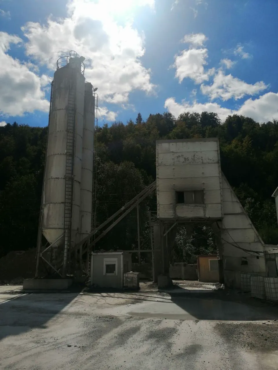 ELBA EBCD 60 – kompletan pogled na postrojenje sa silosom i miješalicom