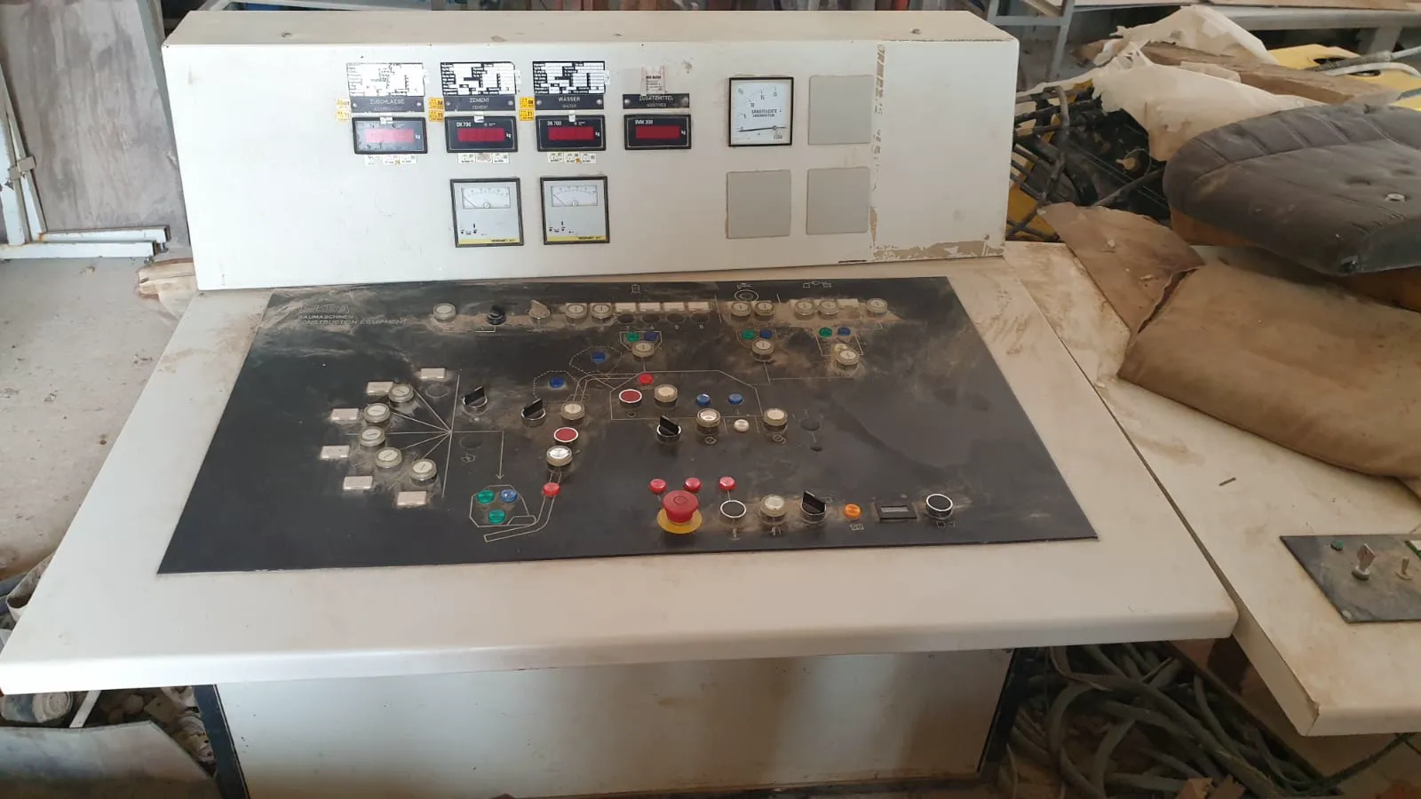 ELBA EMC 38 kompaktna – upravljački pult s mjernim instrumentima