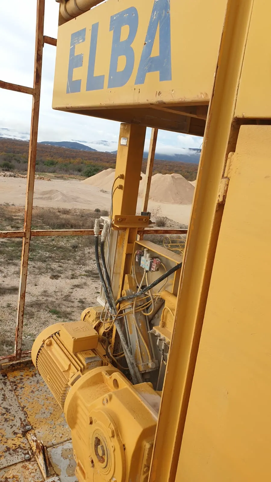 ELBA EMC 38 kompaktna – natpis ELBA na čeličnoj konstrukciji