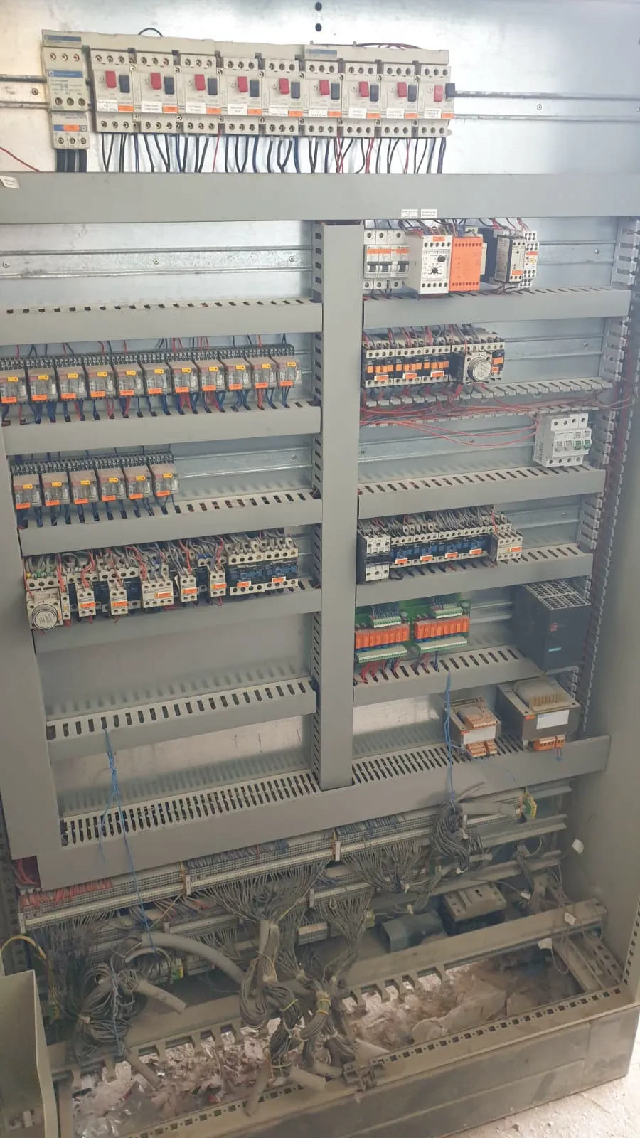 ELBA EMC 38 kompaktna – razvodni ormar s osiguračima i relejima